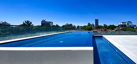 Alberca en terraza de Berilio Square