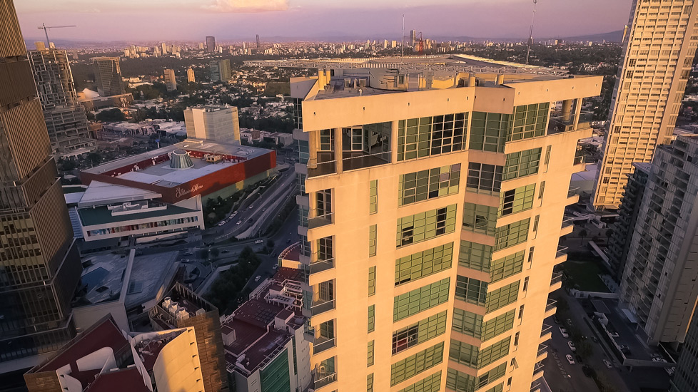 Torre Titanium, vista lateral.