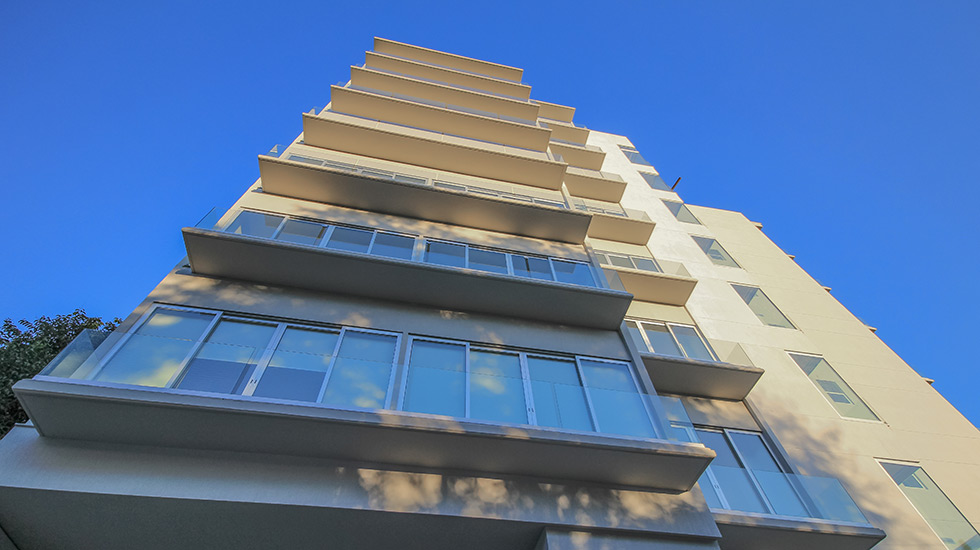 Pablo Casals 712 y sus balcones vistos desde la banqueta