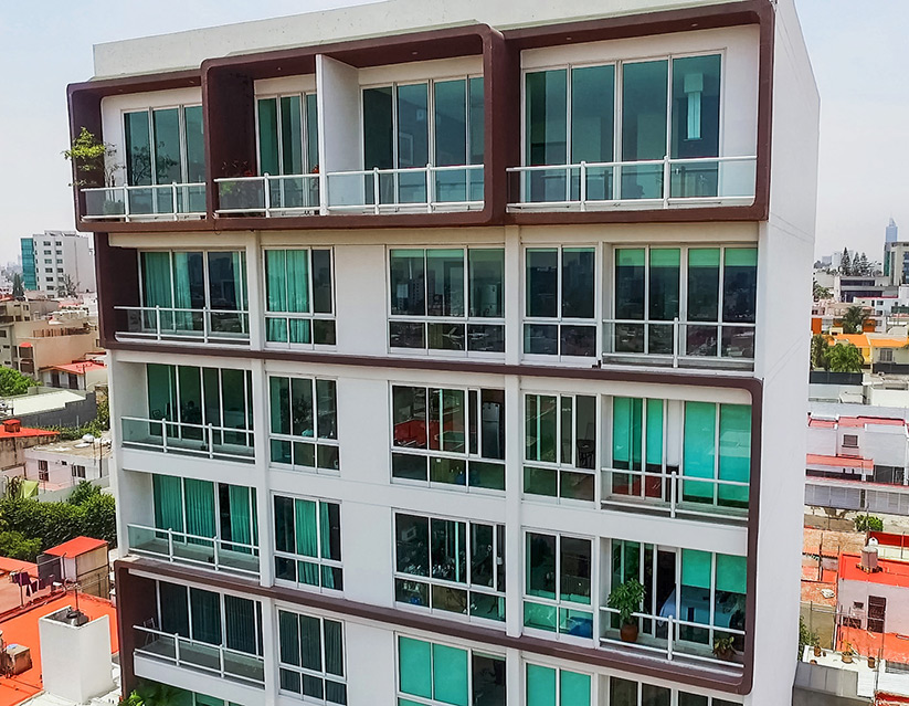 Detalle arquitectónico de la Torre D'Bari Lofts